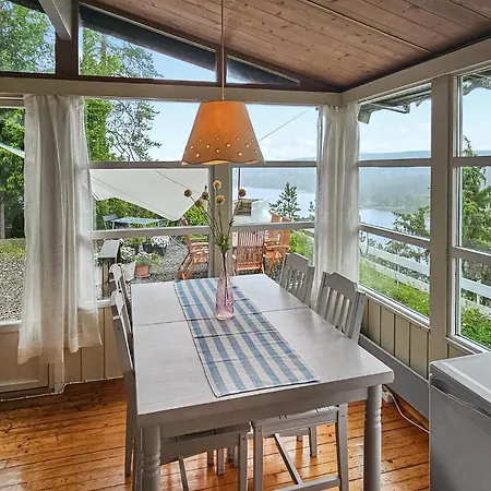 Pet Friendly In With Kitchen